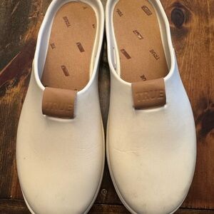 White True Slip-On Shoes with Tan Accent | Golf|